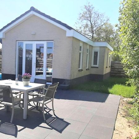 Huisje Britt Met Grote Tuin En Veel Privacy Dirkshorn Экстерьер фото
